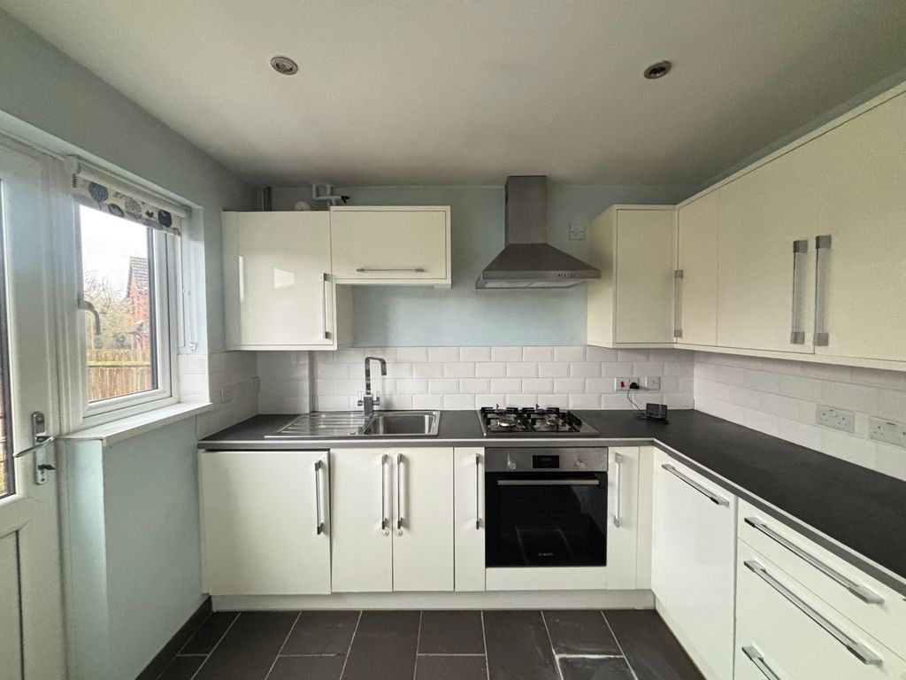 Property photo 2 of 9 Kitchen