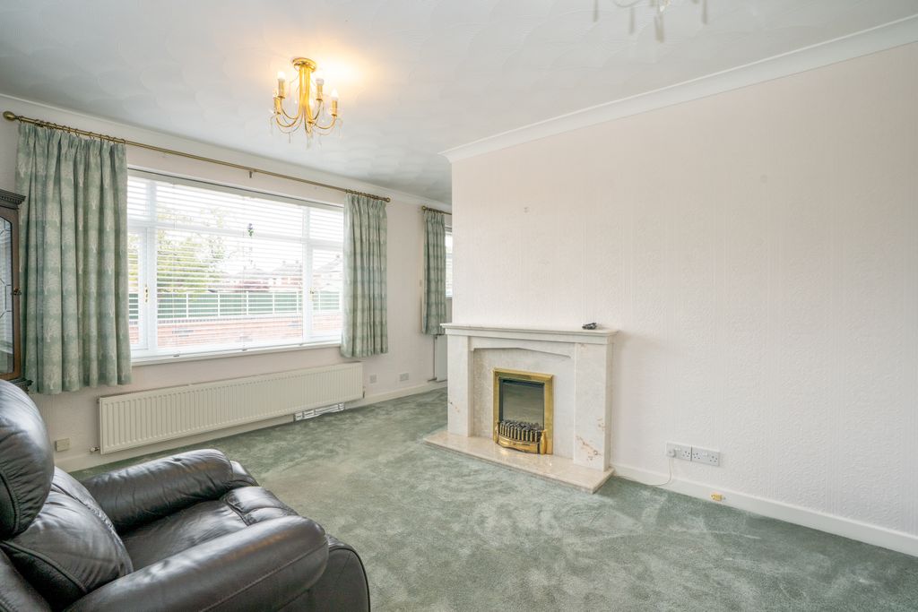 Property photo 2 of 15 36Kenmarecrescent6