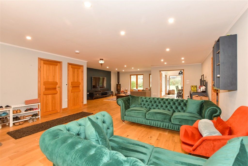 Property photo 1 of 17 Lounge