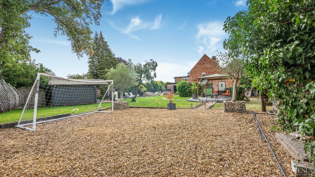 Property photo 1 of 55 3764344