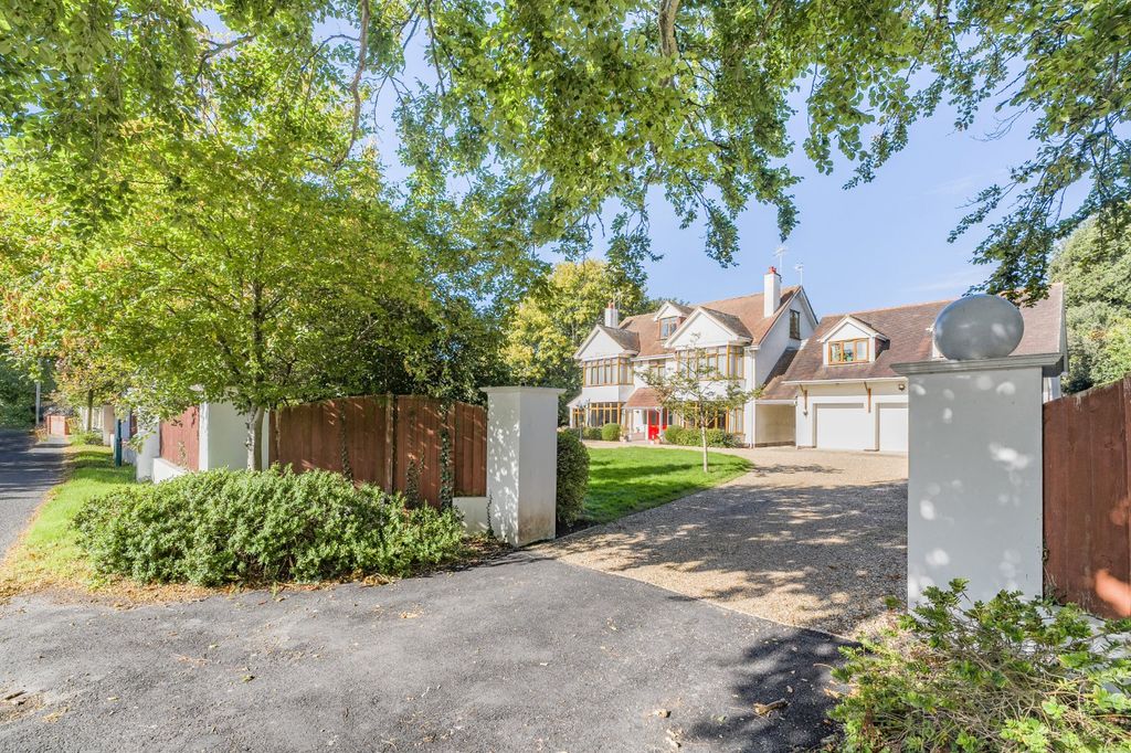 Property photo 2 of 20 Picture No. 24