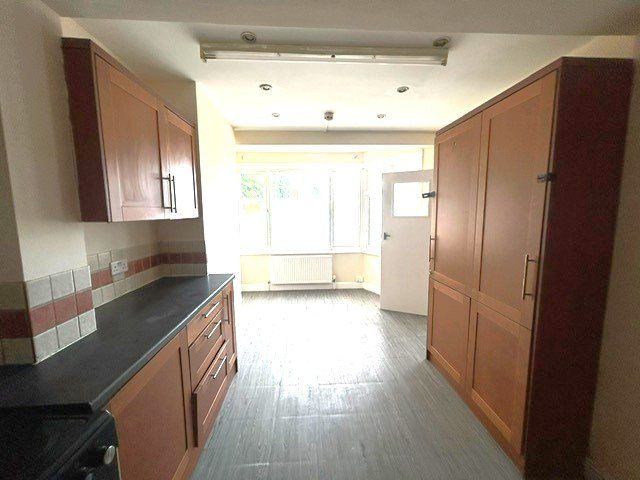 Property photo 2 of 8 Kitchen
