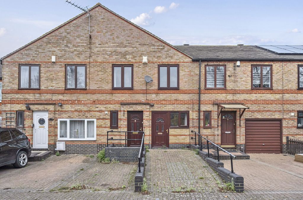 Property photo 1 of 13 1380365-2-6916130...