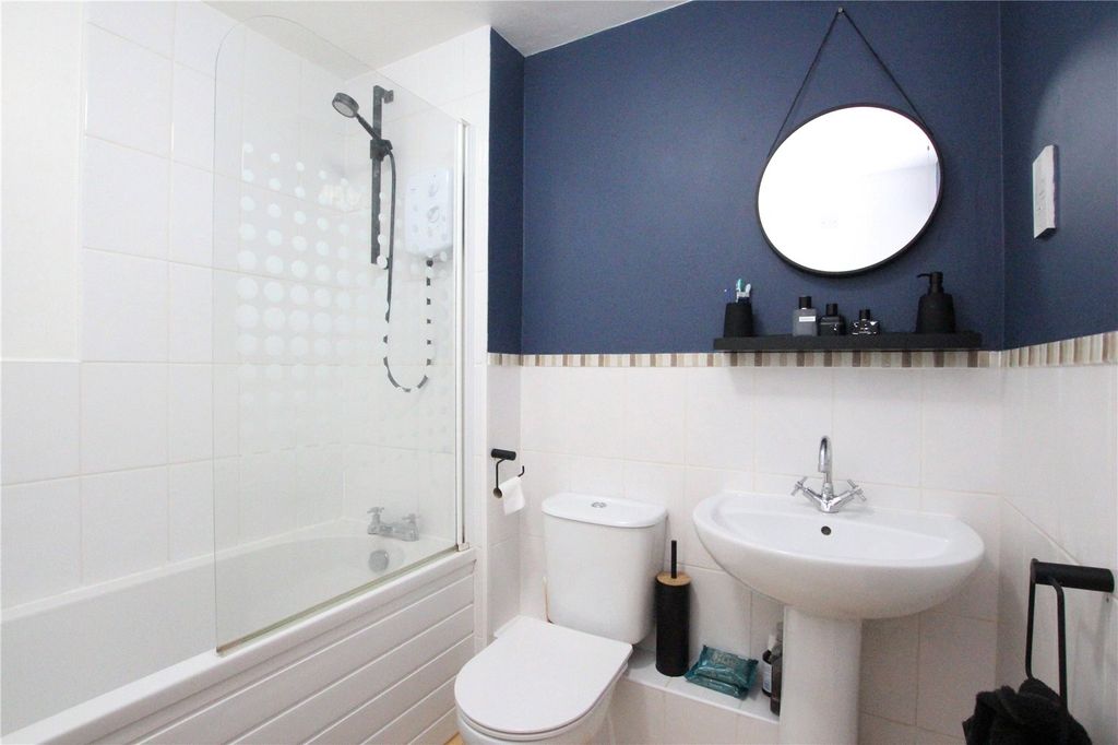 Property photo 3 of 7 Bathroom