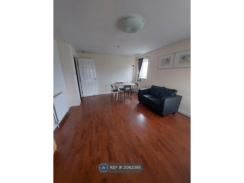 Property photo 3 of 8 Lounge