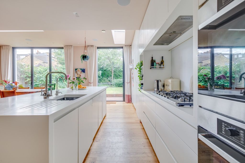 Property photo 2 of 35