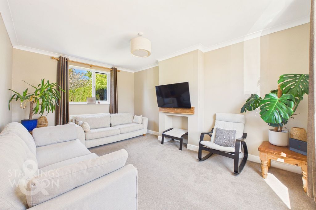 Property photo 2 of 27