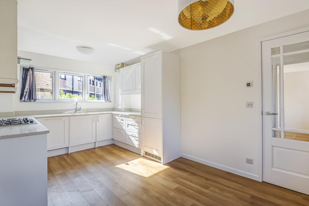 Property photo 2 of 10 Kitchen