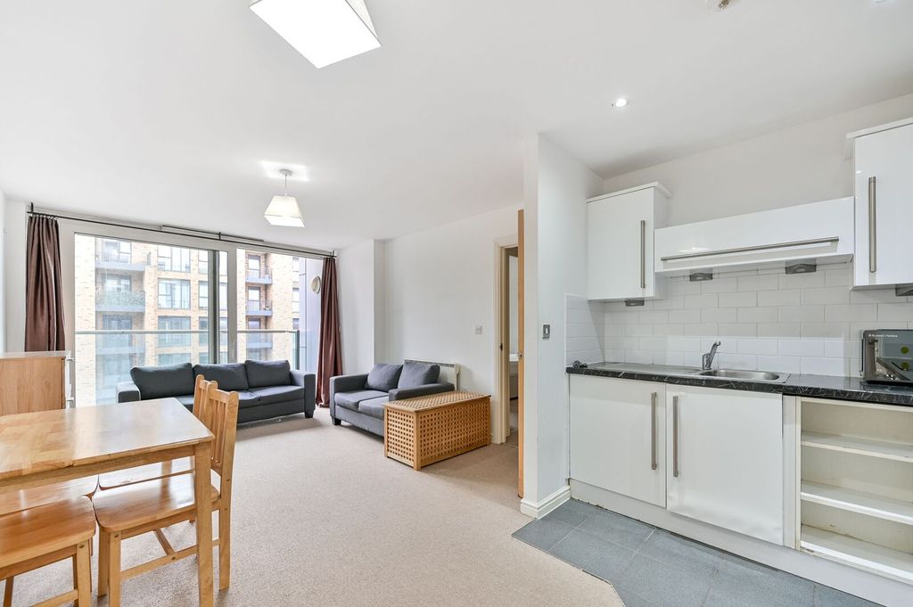 Property photo 3 of 8