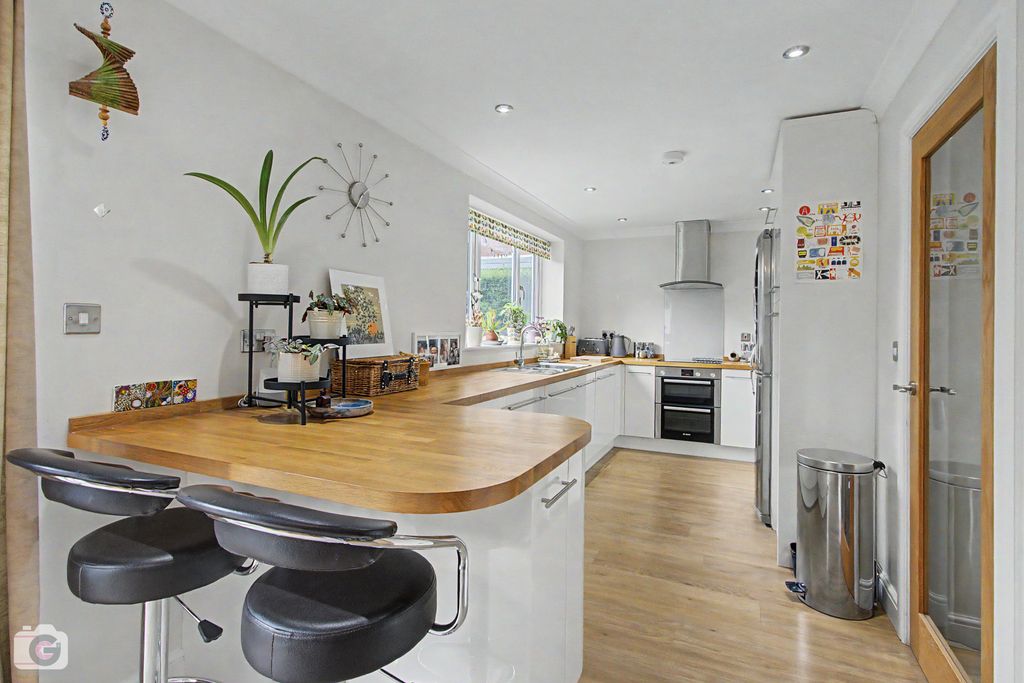 Property photo 3 of 17 Img_9622