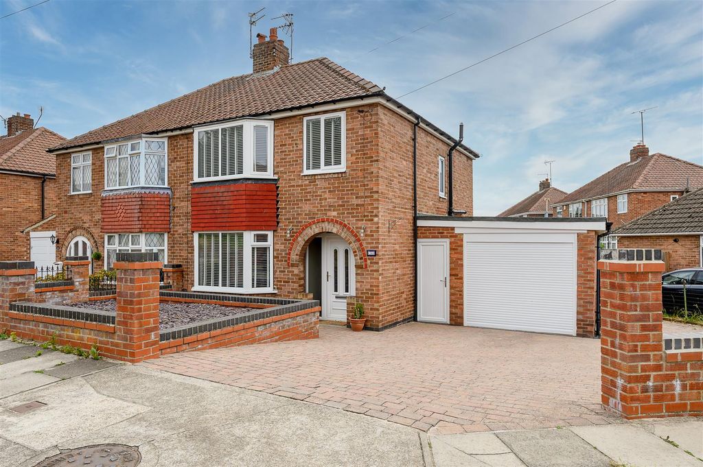 Property photo 1 of 17 External 1