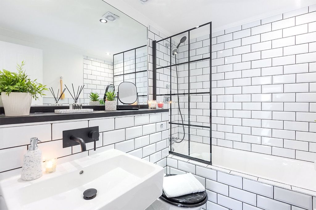 Property photo 2 of 16 Bathroom