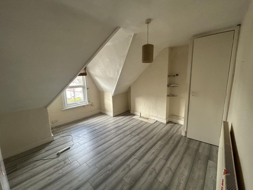 Property photo 2 of 6 Loft