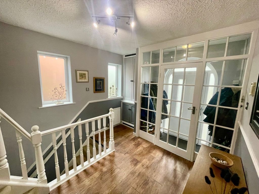 Property photo 3 of 39