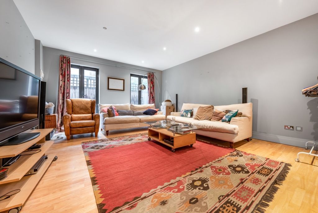 Property photo 2 of 11 662382 (3)