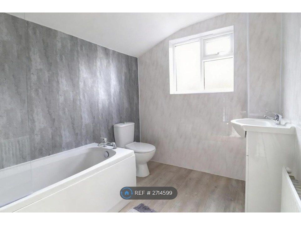 Property photo 3 of 7 Bathroom