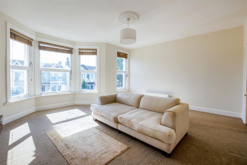 Property photo 2 of 14 72 St Leonards Road-6.Jpg