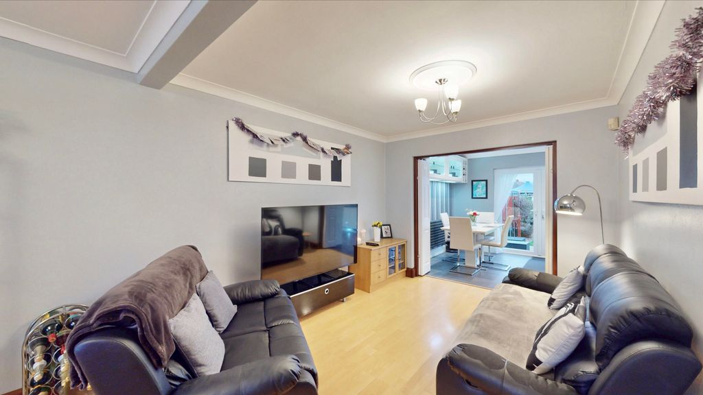 Property photo 3 of 35