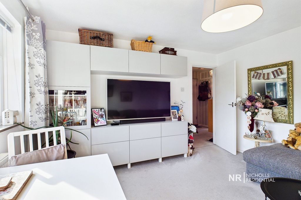 Property photo 3 of 13 Lounge-Dining Room Extra