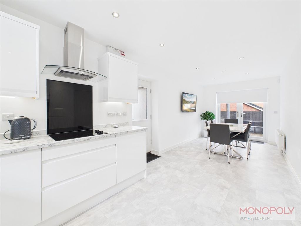 Property photo 3 of 18 Kitchen/ Dining Room