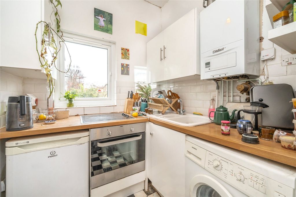 Property photo 3 of 7 Kitchen