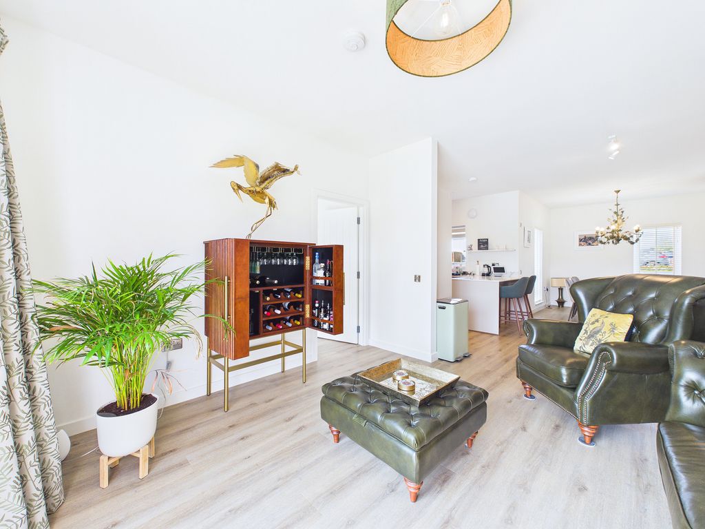 Property photo 3 of 38