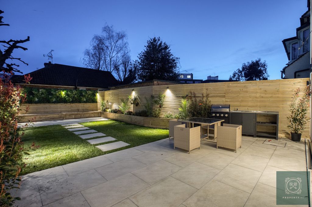 Property photo 3 of 24 Garden