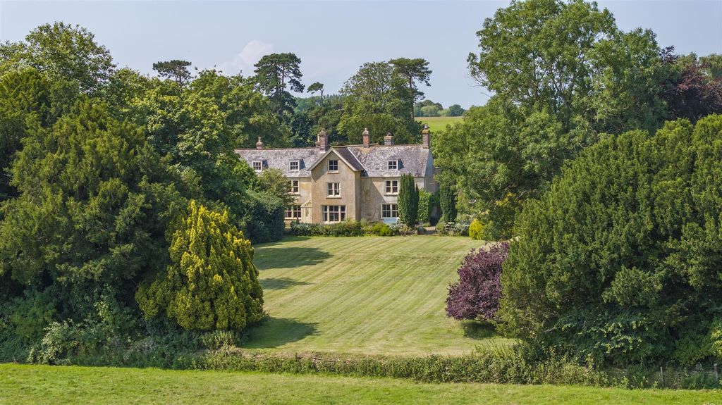 Property photo 3 of 22 Sweeping Lawns View