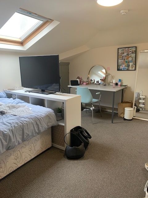 Property photo 2 of 24 Bright And Cozy Master Bedroom Featuring A Comfort...