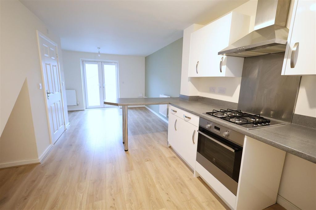 Property photo 3 of 18 Fr Living Space.Jpg