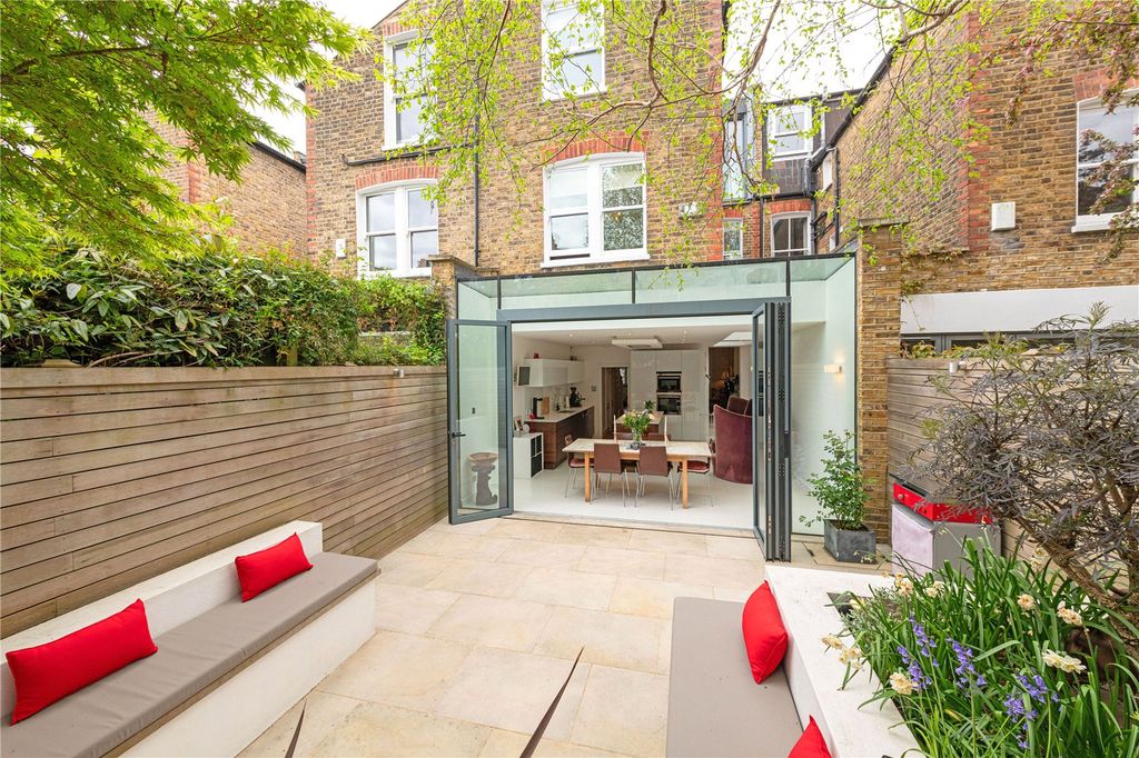 Property photo 2 of 16 Garden