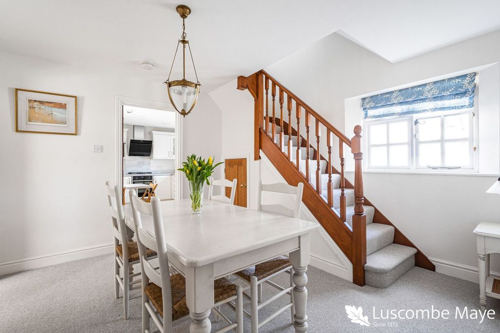 Property photo 2 of 26