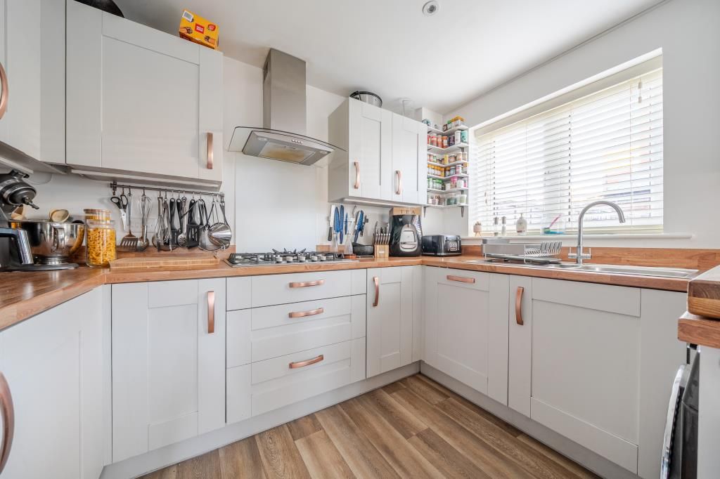 Property photo 3 of 19 Kitchen