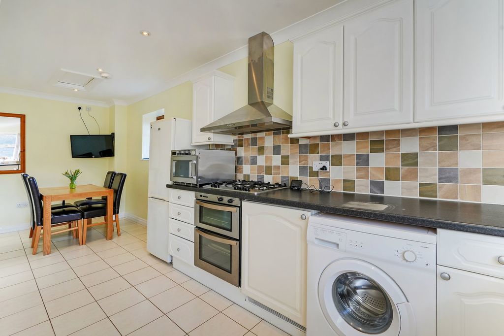 Property photo 3 of 27