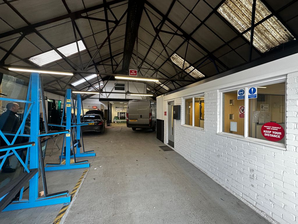 Property photo 2 of 8