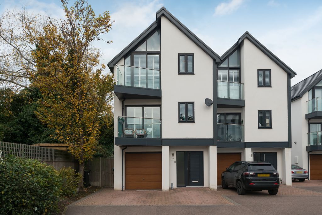 Property photo 1 of 26 Front