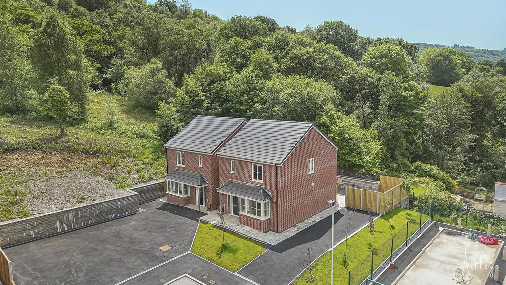 Property photo 1 of 18 Main Dwelling