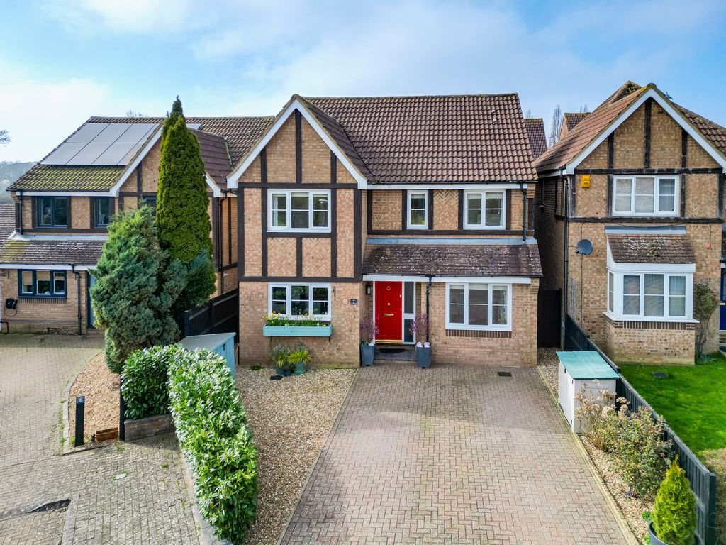 Property photo 1 of 33 Front Aspect