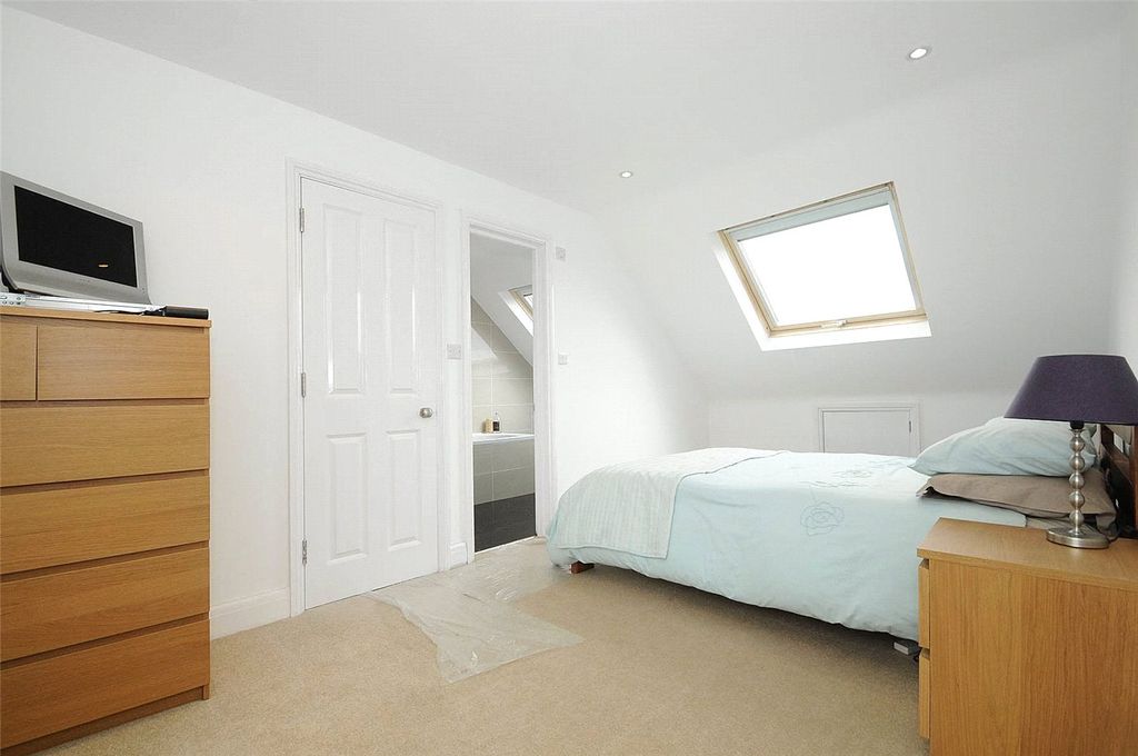 Property photo 3 of 6 Picture No. 04