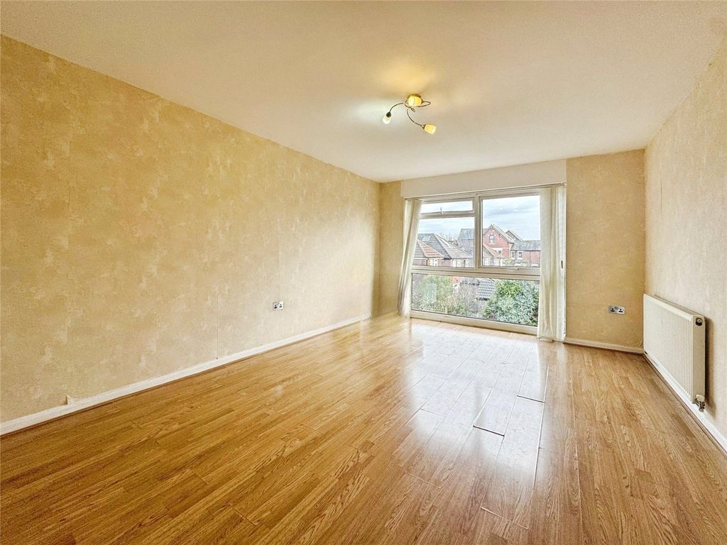 Property photo 2 of 6 Picture No. 15