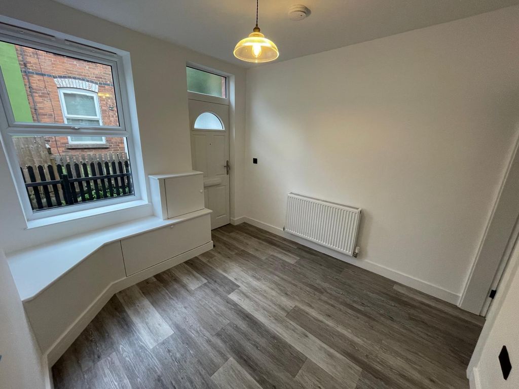 Property photo 2 of 11 Lounge