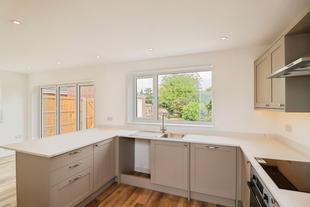 Property photo 2 of 22 Pbox-Img.Jpg