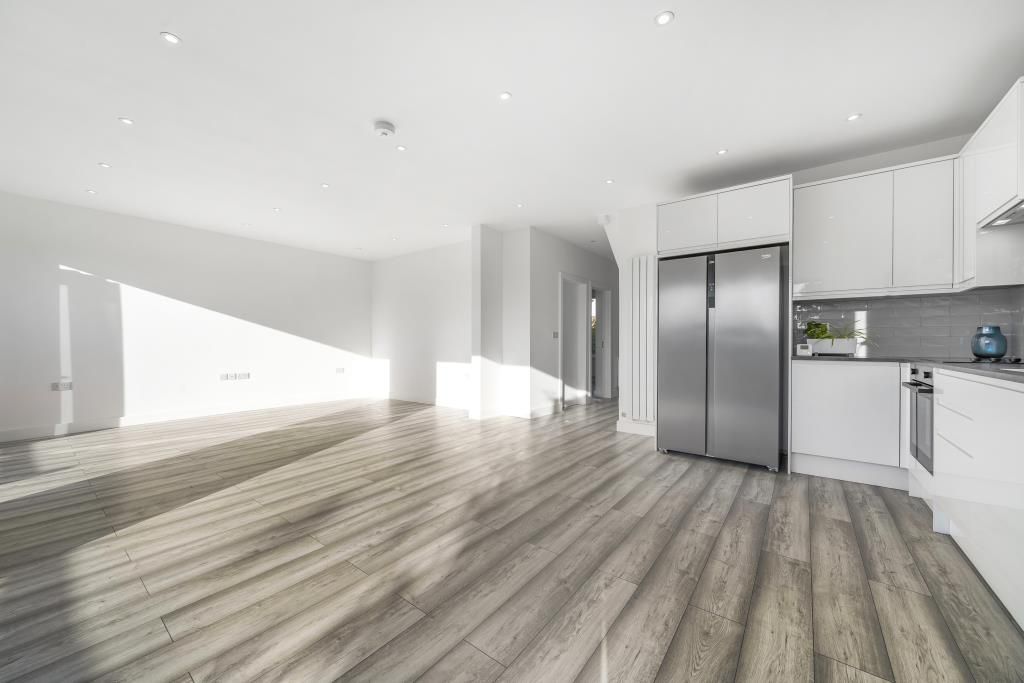 Property photo 2 of 11 Kitchen