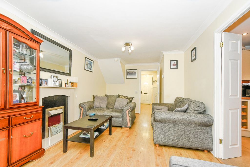 Property photo 3 of 20