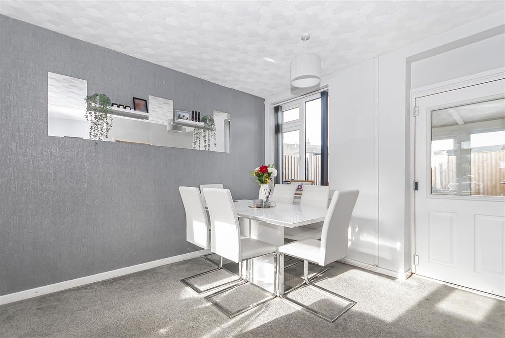 Property photo 3 of 29 Dining Area