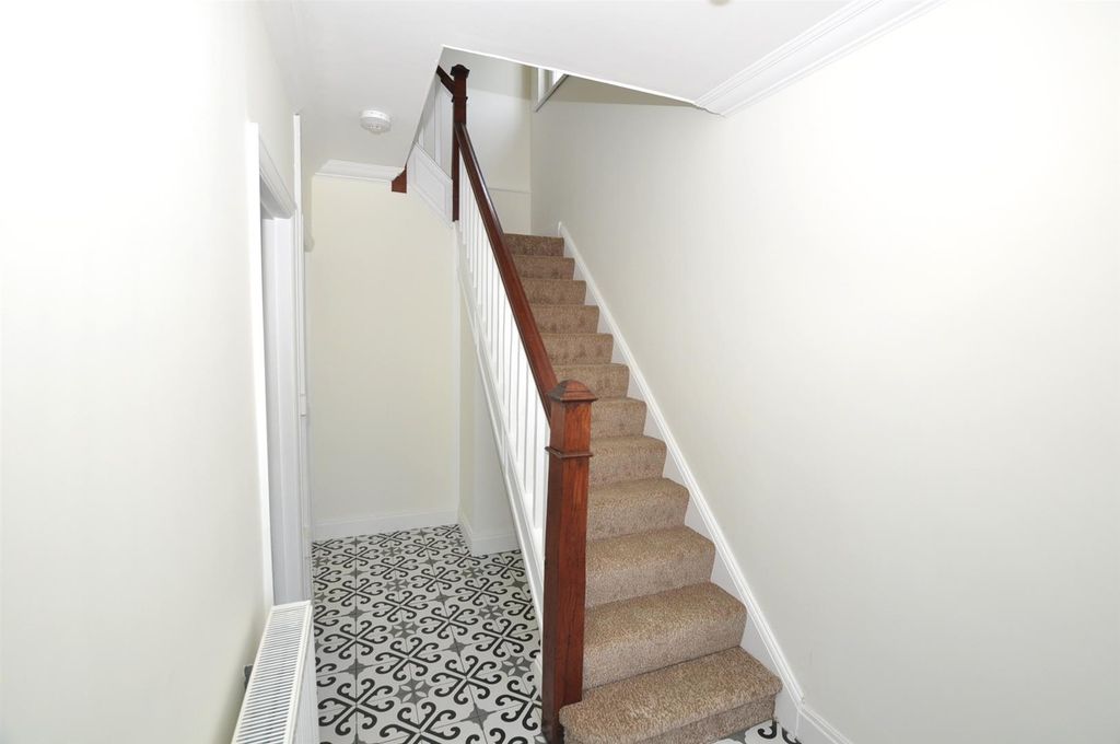 Property photo 3 of 17 Entrance Hall