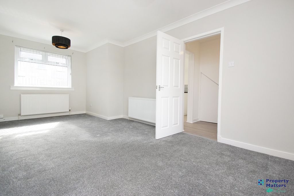 Property photo 3 of 12 Lounge