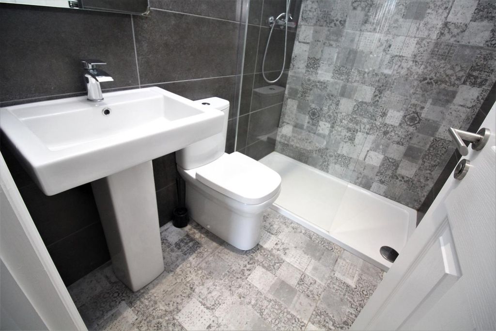 Property photo 2 of 25