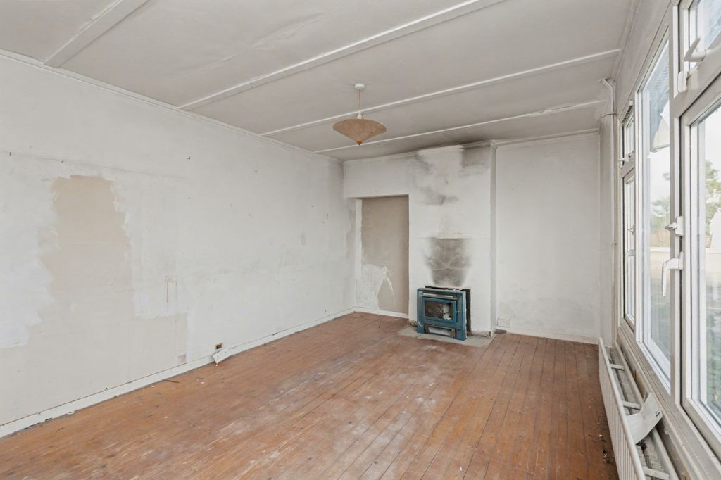 Property photo 3 of 26 8 Kings Road, Maulden, Bedford  Mk45 2Dt