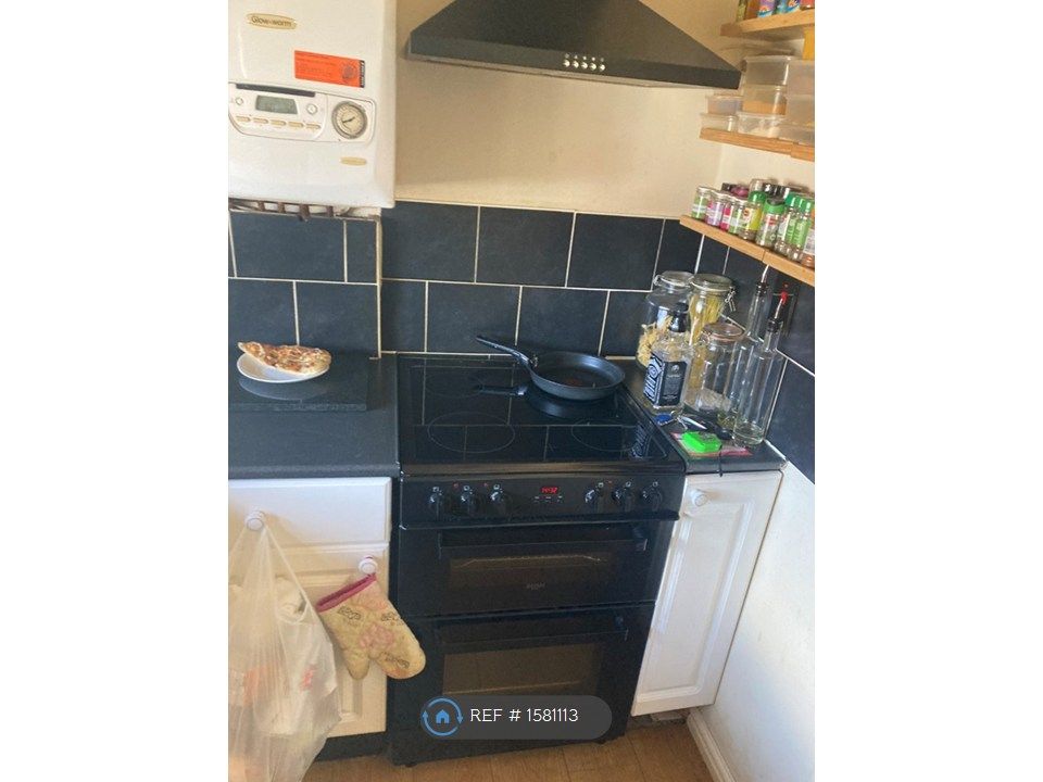 Property photo 2 of 11 Kitchen